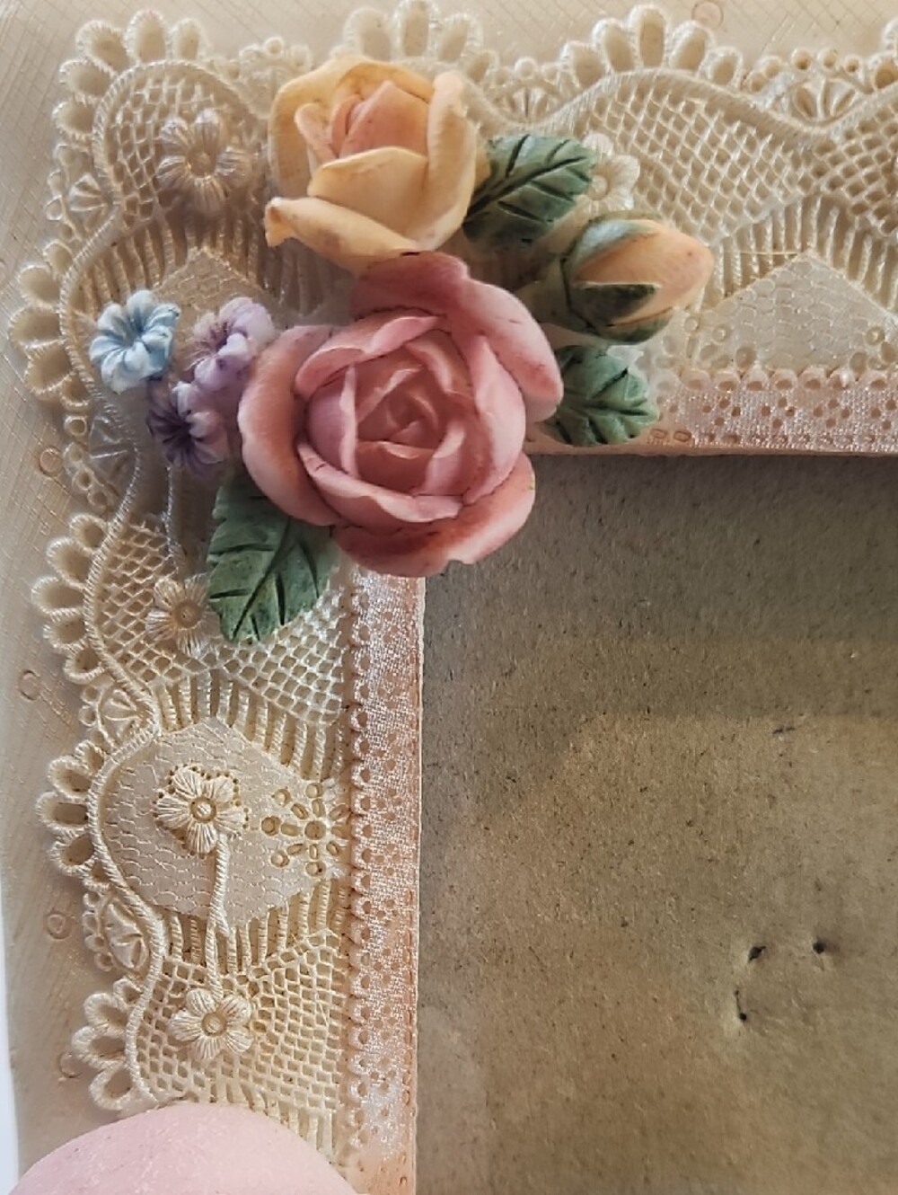 Vintage Sweet Floral Sisters/Friends Picture Frame with Hugging Girls - Picture 6 of 9